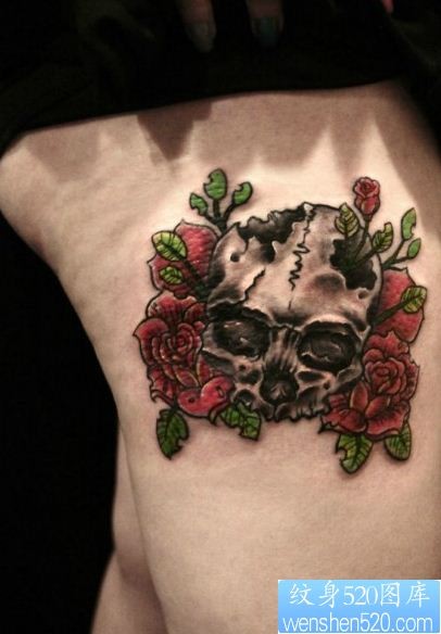 纹身520图库推荐一幅欧美骷髅头玫瑰花纹身图片