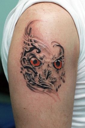 个性猫头鹰纹身是睿智、机警的写照