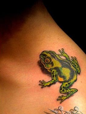 逼真的小青蛙纹身图案