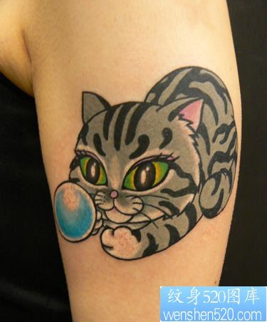 超萌的小猫玩球纹身图案