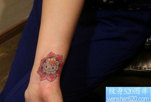 刺青520图库推荐一幅手腕Kitty猫刺青图片