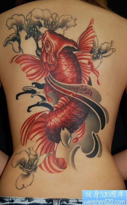 后背红色鲤鱼纹身