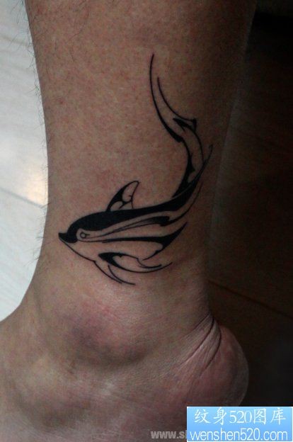 脚部个性可爱鱼纹身作品