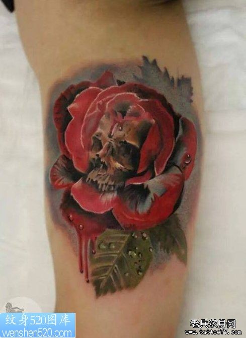 手臂彩色玫瑰花纹身作品
