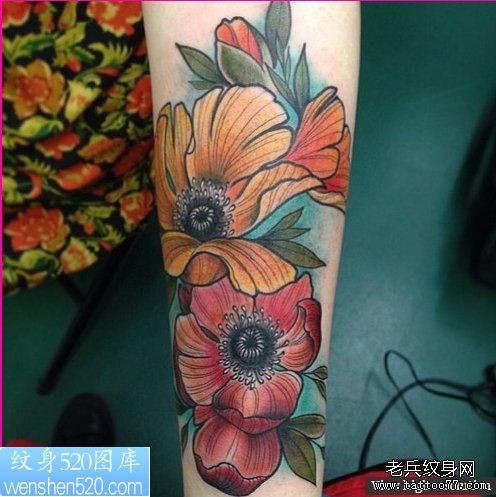一幅手臂彩色花纹身图库