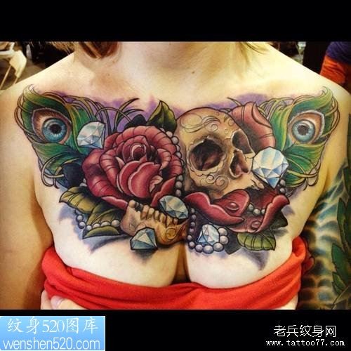 胸部个性彩色骷髅头玫瑰花纹身作品
