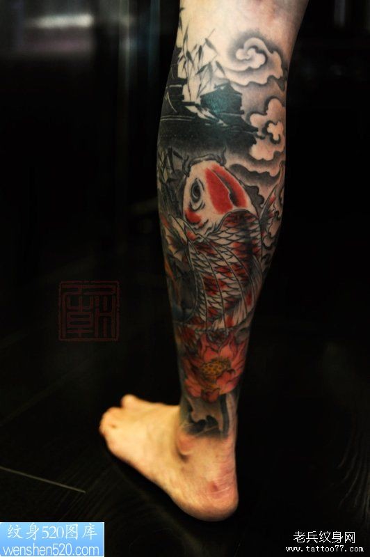 男性腿部一幅锂鱼纹身作品