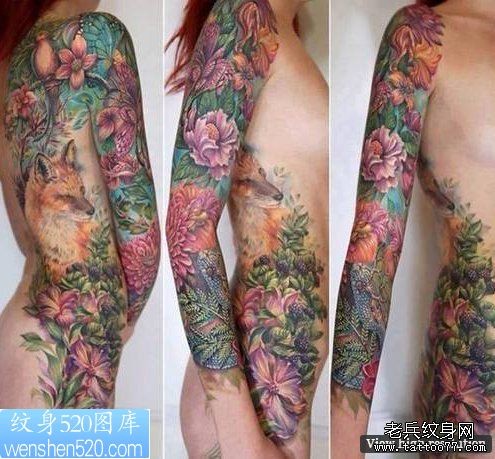 女人彩色花臂纹身作品