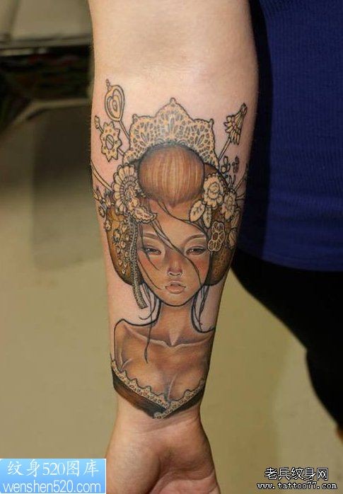 手臂上漂亮的日本艺妓纹身作品