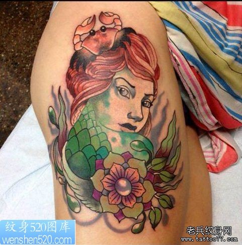 一幅女人腿部彩色肖像纹身作品