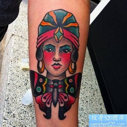一幅手臂女性人物肖像纹身作品