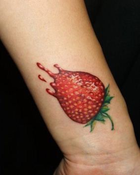 手臂草莓纹身图案