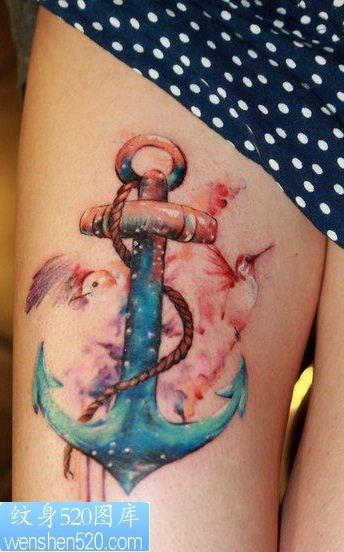 女孩大腿彩色船锚纹身图案图案