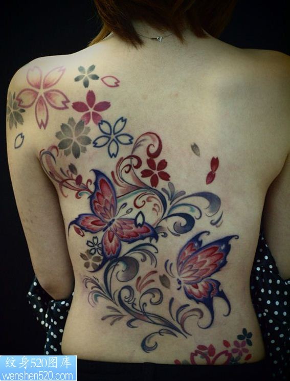 女孩后背蝴蝶藤蔓花纹身图案图案