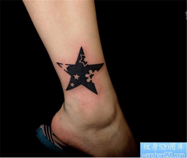 女人脚踝五角星纹身图案