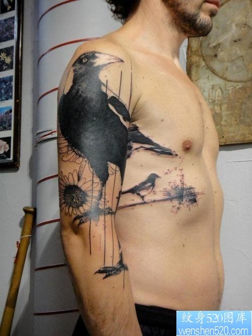 胳膊之特别风格鸟纹身图案