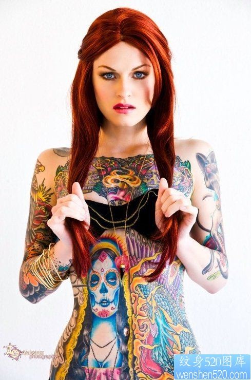 一幅女人彩色纹身图案