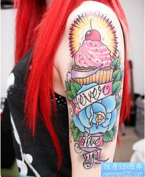 胳膊彩色蛋糕纹身图案