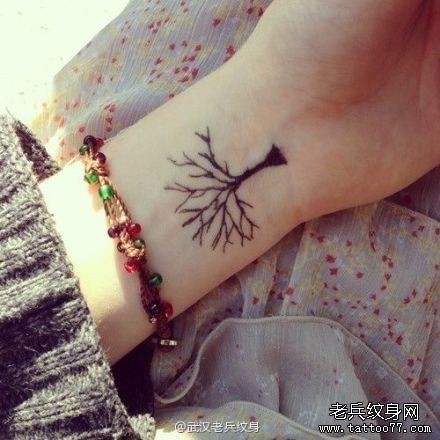 手腕树纹身图案