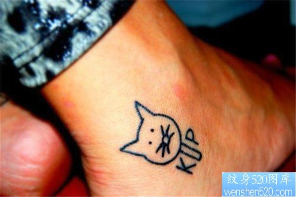 小清新脚部猫咪纹身图案