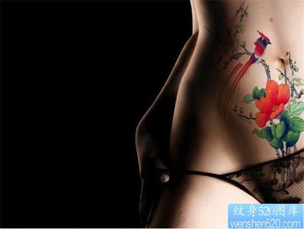 女生腹部鸟语花香彩色传统纹身图案