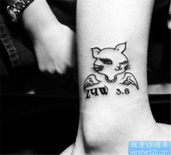 脚踝小猫天使纹身图案