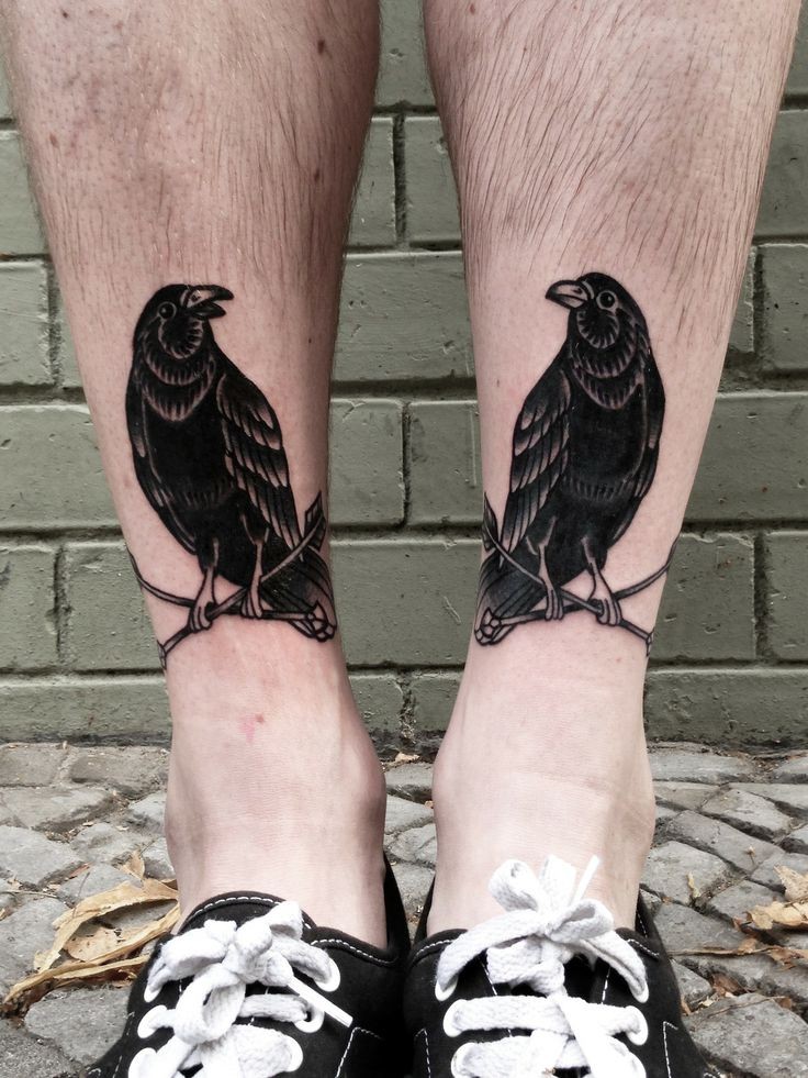 腿部两只小鸟纹身图案