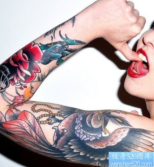 流行女孩花臂纹身图案