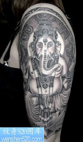大臂上的象神纹身图案图案