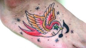 欧美彩色小燕子纹身图案图案
