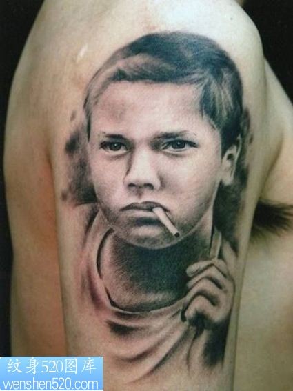 叼烟卷的小男孩纹身图案