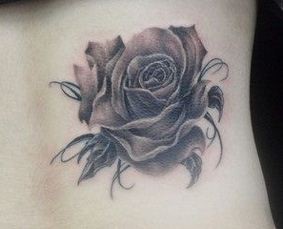 绽放的玫瑰花纹身图案图案
