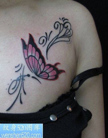 女孩胸前蝴蝶纹身图案图案