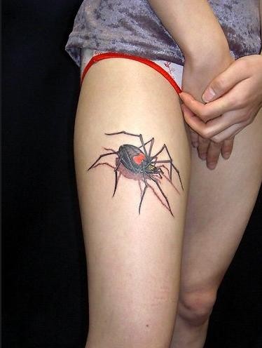 女性腿部3D蜘蛛刺青