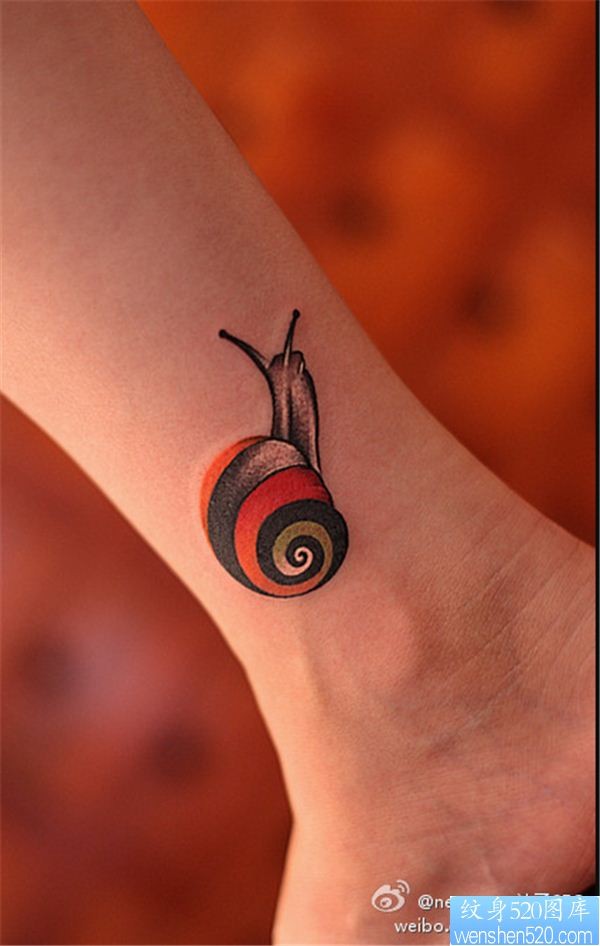 脚踝蜗牛纹身图案