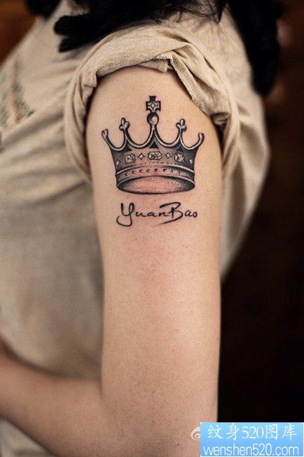 一款手臂皇冠纹身图案