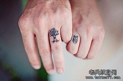 一款情侣手指个性纹身图案
