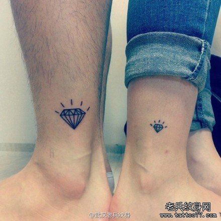 一款情侣脚踝钻石纹身图案