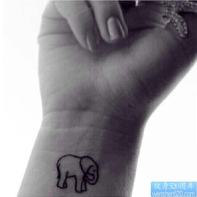 一款手腕小象纹身图案