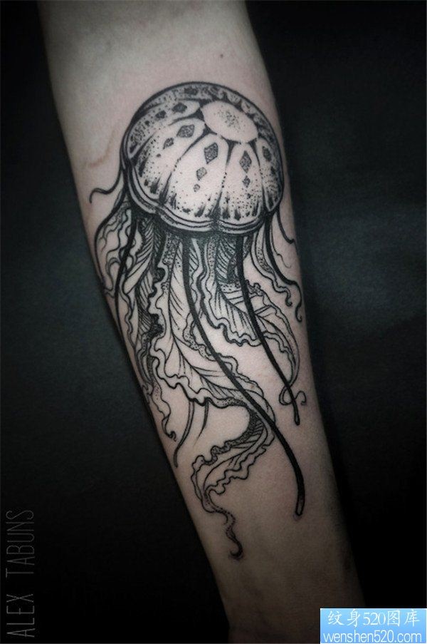一款手臂水母纹身图案