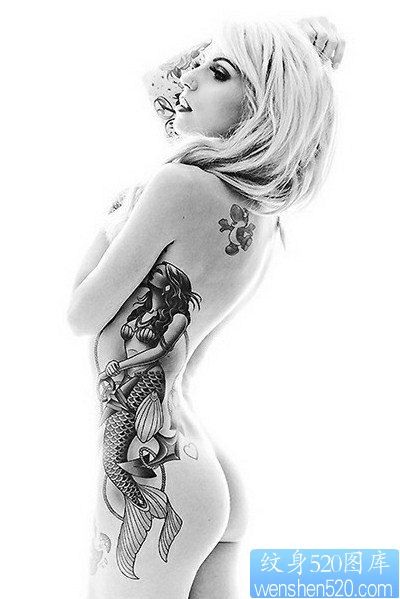 女性侧腰美人鱼纹身图案