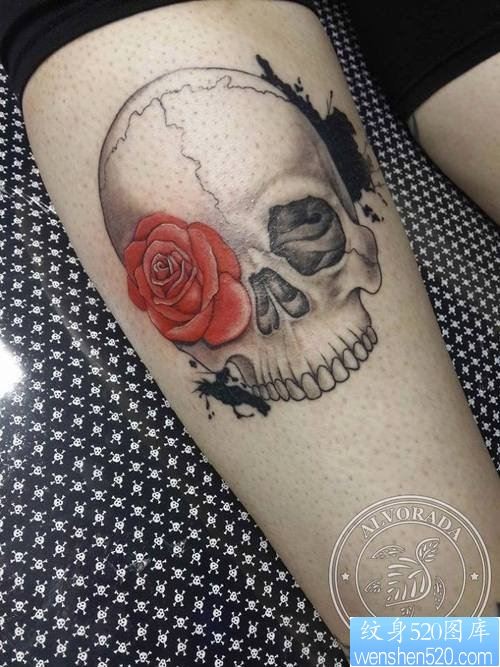 腿部骷髅头玫瑰花纹身图案