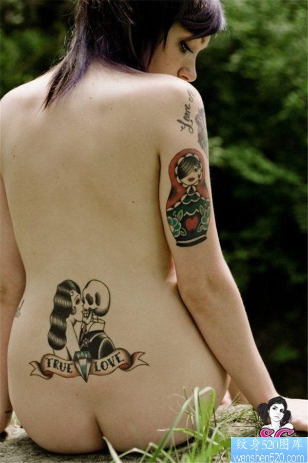 女性腰部个性纹身图案