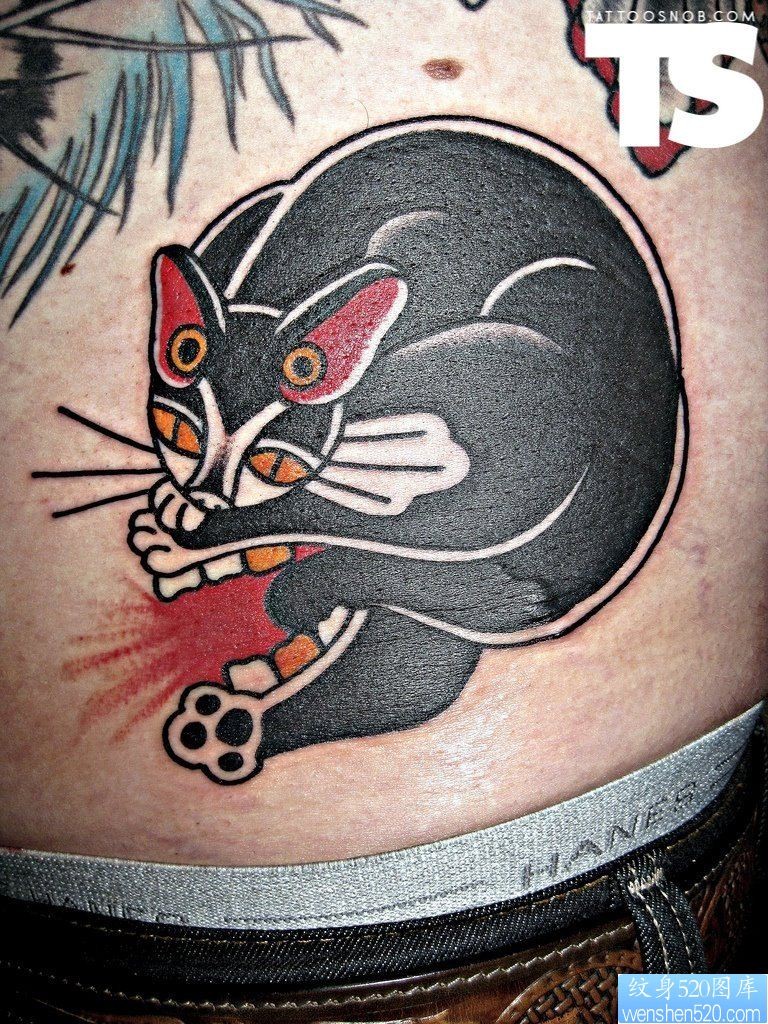 腰部一款个性猫纹身图案