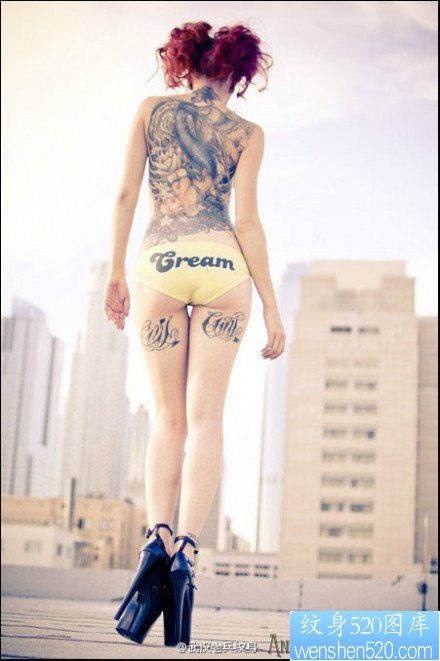 性感女人满背个性纹身图案