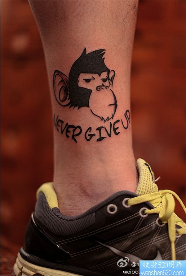 脚踝猴子字母纹身图案