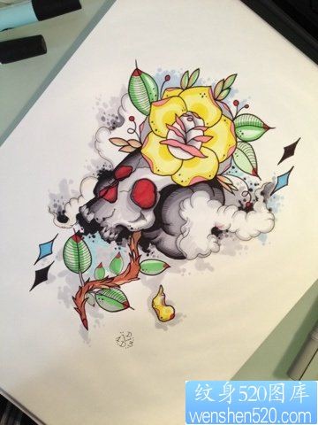 个性彩色骷髅花朵纹身手稿图案
