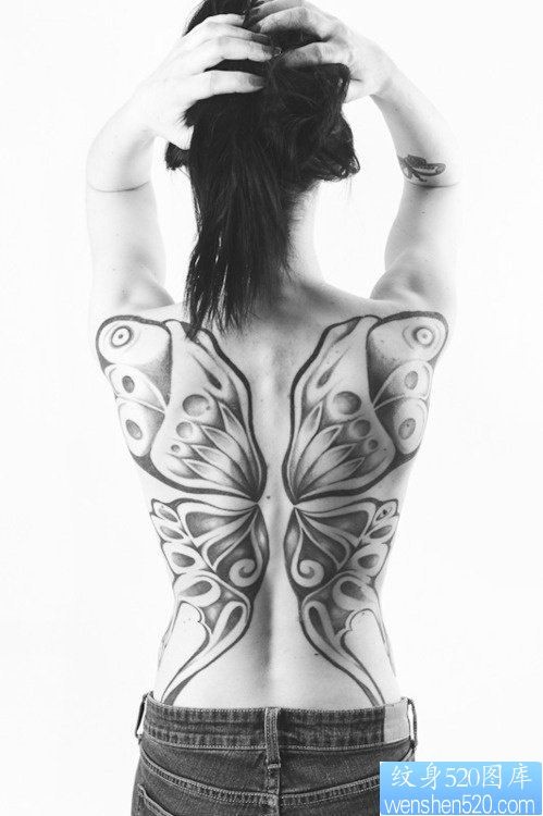女性个性满背蝴蝶纹身图案