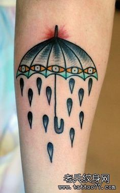 手臂小雨伞纹身图案