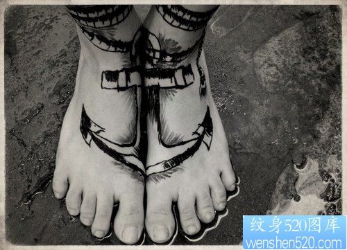 个性脚背船锚纹身图案